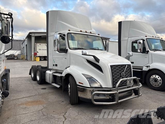 Volvo VNL300 Trekkers