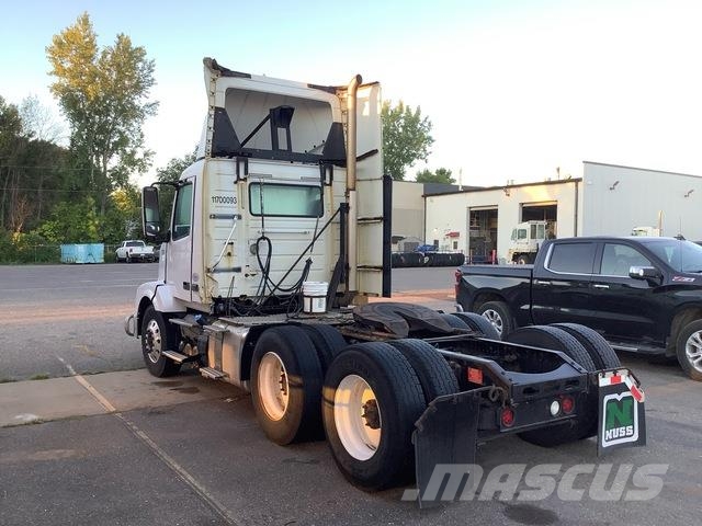 Volvo VNL64T Τράκτορες