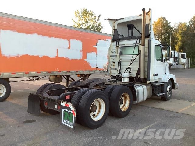 Volvo VNL64T Τράκτορες