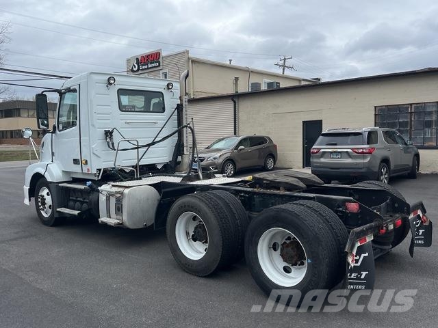 Volvo VNL64T Trekkers