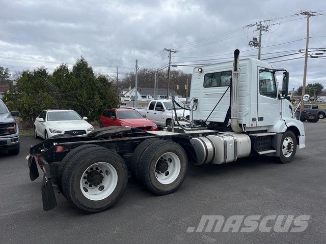 Volvo VNL64T Trekkers
