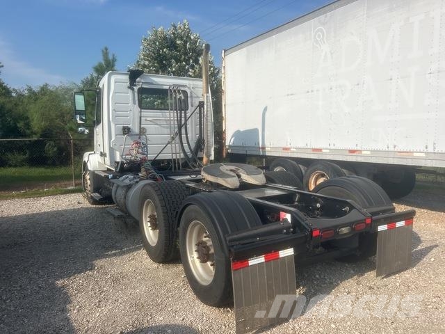 Volvo VNL64T300 中古トラクターヘッド | トレーラーヘッド