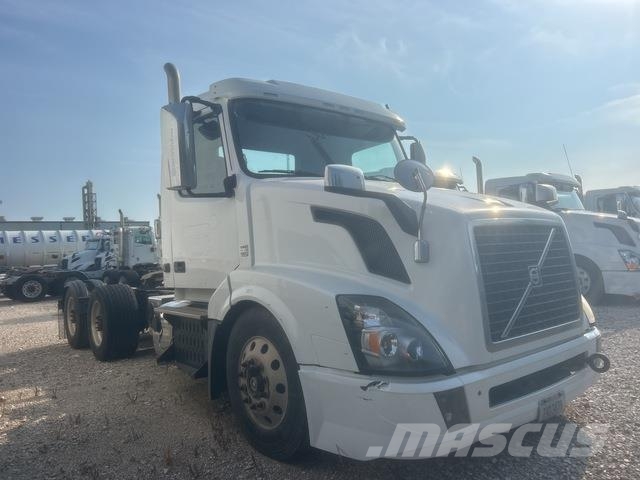 Volvo VNL64T300 中古トラクターヘッド | トレーラーヘッド