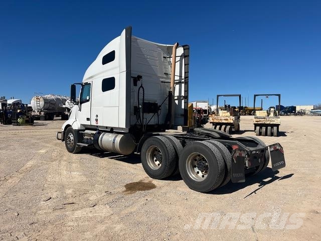 Volvo VNL64T760 Prime Movers