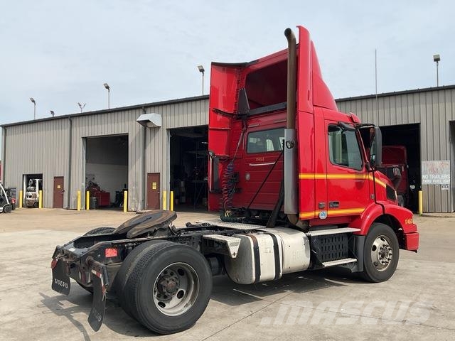 Volvo VNM Τράκτορες
