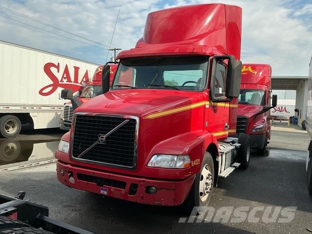 Volvo VNM42T Τράκτορες