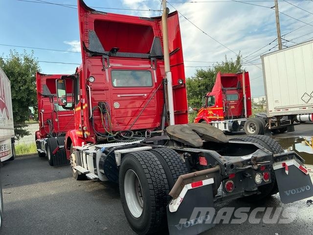 Volvo VNM42T Τράκτορες