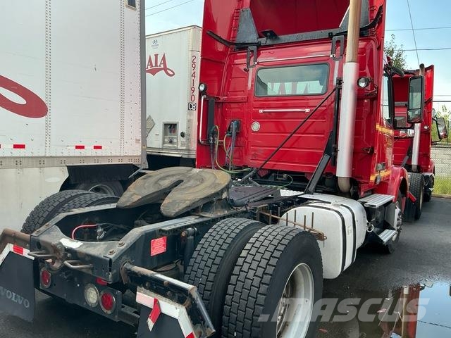 Volvo VNM42T Τράκτορες