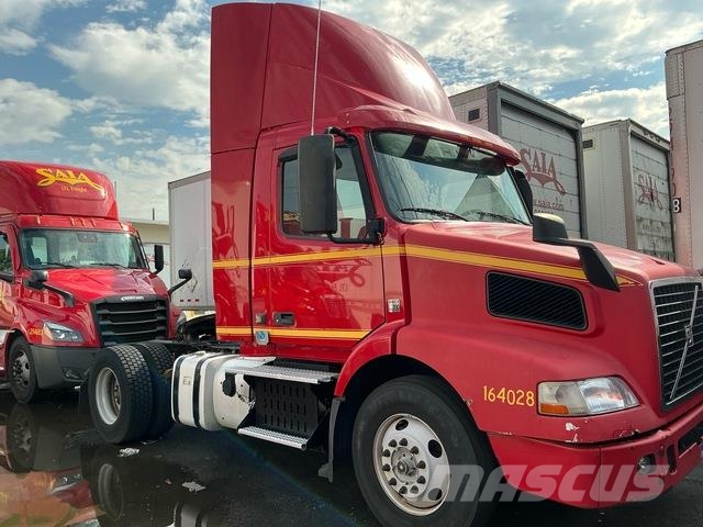 Volvo VNM42T Τράκτορες