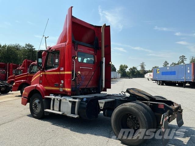 Volvo VNM42T Sattelzugmaschinen