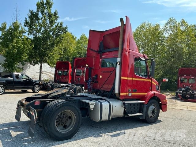 Volvo VNM42T Sattelzugmaschinen