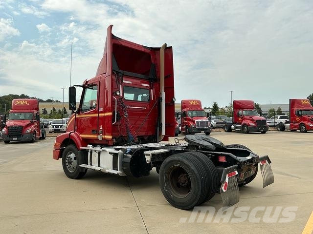 Volvo VNM42T Sattelzugmaschinen