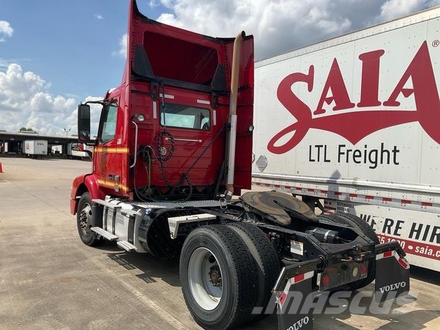 Volvo VNM42T Trekkers