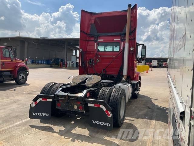 Volvo VNM42T Trekkers