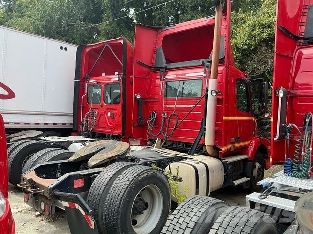 Volvo VNM42T Sattelzugmaschinen