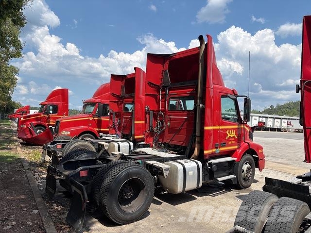 Volvo VNM42T Trekkers