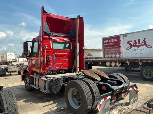 Volvo VNM42T Trekkers