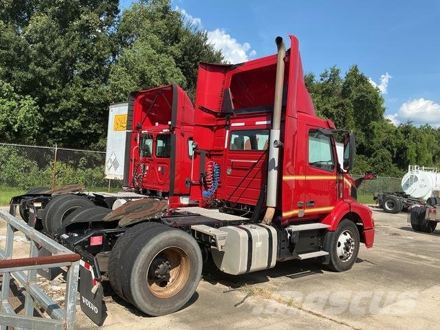 Volvo VNM42T Trekkers