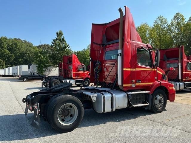 Volvo VNM42T Sattelzugmaschinen