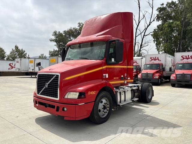 Volvo VNM42T Vetopöytäautot