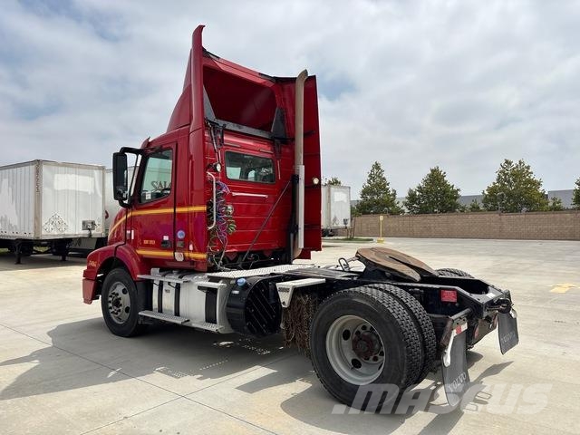 Volvo VNM42T Vetopöytäautot