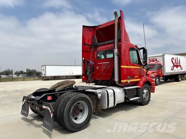 Volvo VNM42T Vetopöytäautot
