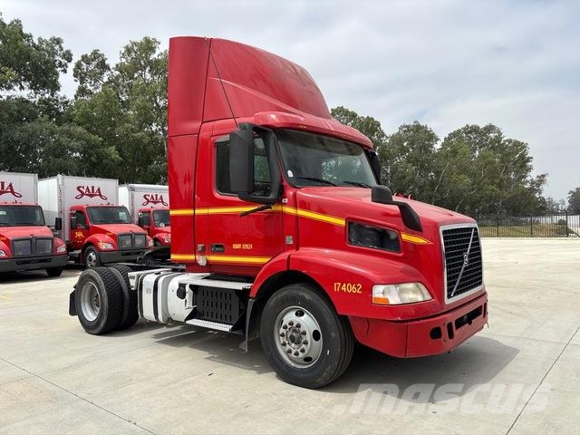 Volvo VNM42T Vetopöytäautot