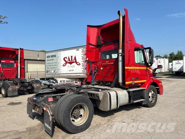 Volvo VNM42T Prime Movers