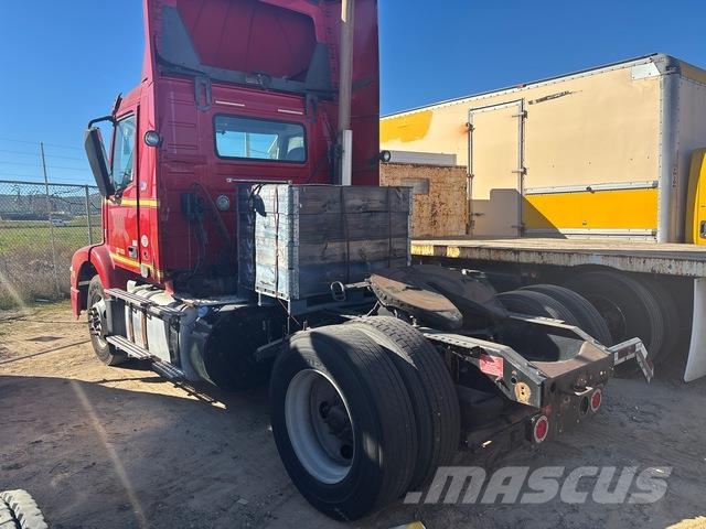 Volvo VNM42T200 Tractor Units