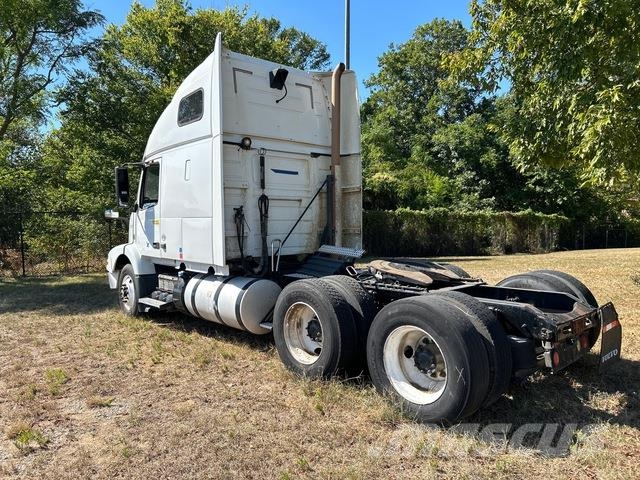 Volvo VNM64T Sadulveokid