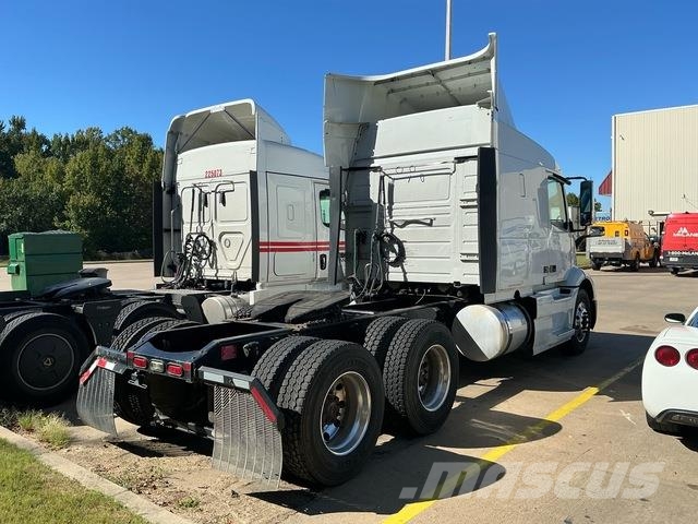 Volvo VNR وحدات الجر