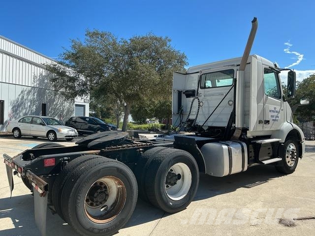 Volvo VNR 中古トラクターヘッド | トレーラーヘッド