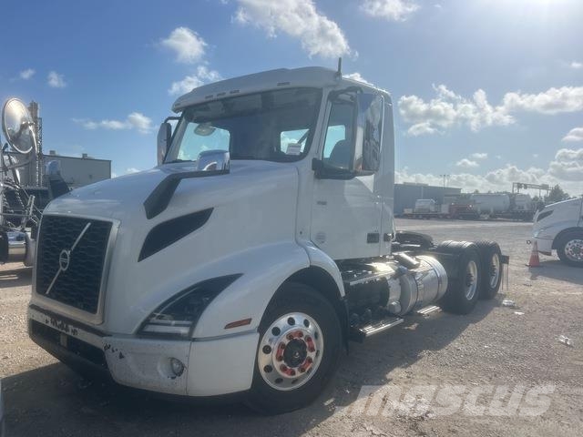Volvo VNR64T Τράκτορες