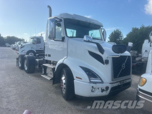 Volvo VNR64T Τράκτορες