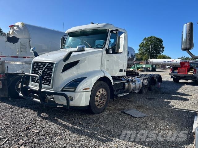 Volvo VNR64T Trekkers