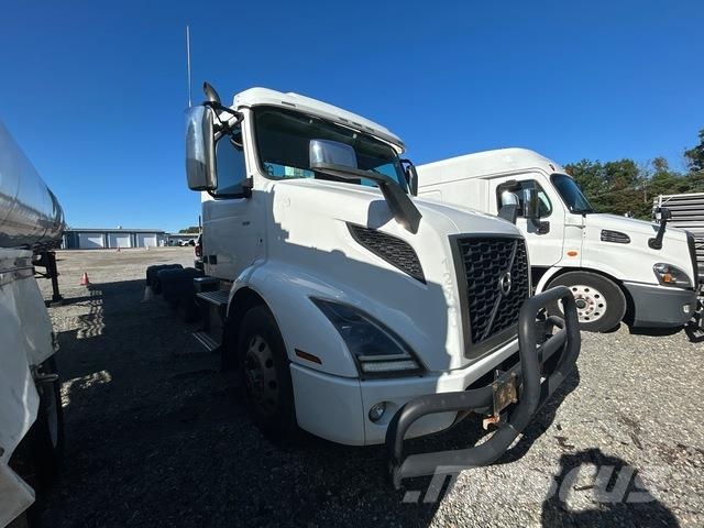 Volvo VNR64T Trekkers