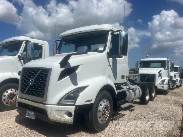 Volvo VNR64T Τράκτορες