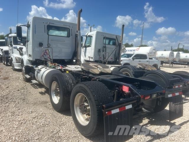 Volvo VNR64T Τράκτορες