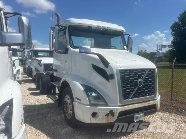 Volvo VNR64T Τράκτορες