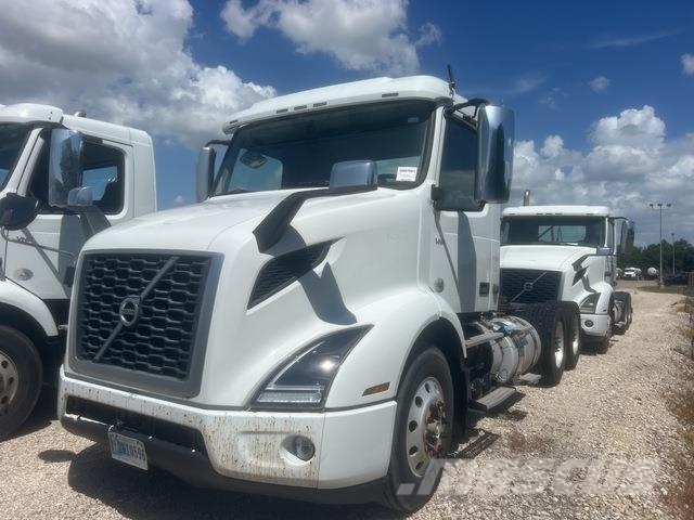 Volvo VNR64T Τράκτορες