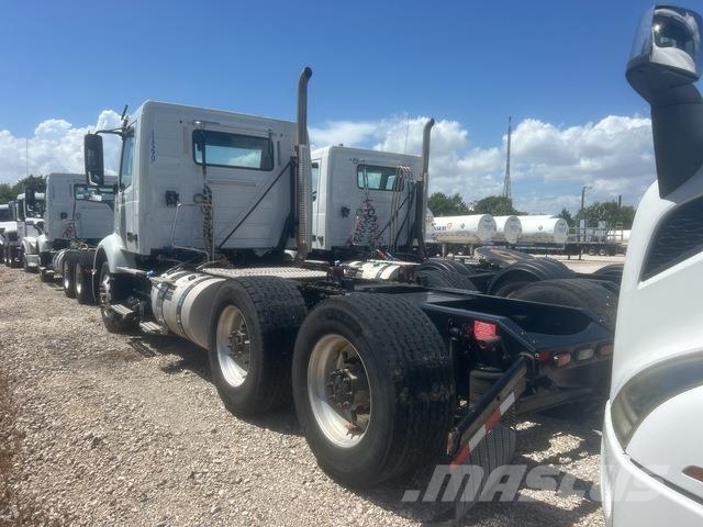 Volvo VNR64T Τράκτορες