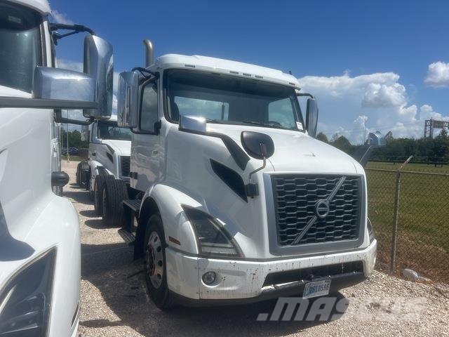 Volvo VNR64T Τράκτορες