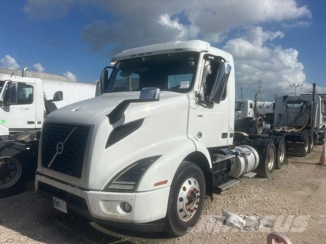 Volvo VNR64T300 Τράκτορες