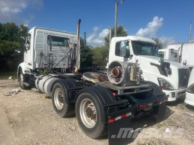 Volvo VNR64T300 Τράκτορες