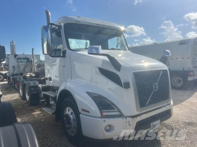 Volvo VNR64T300 Τράκτορες