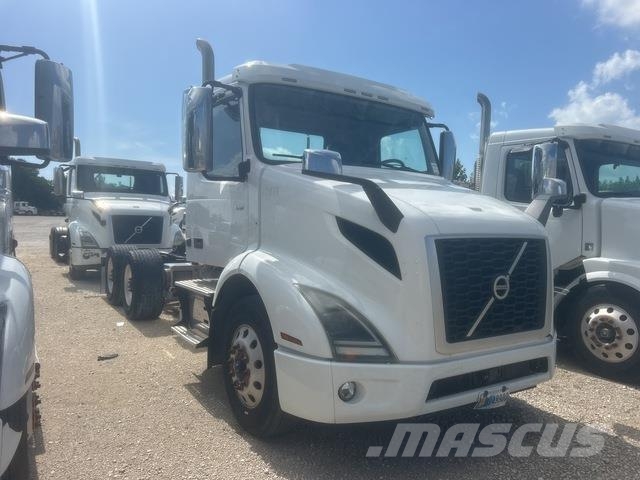 Volvo VNR64T300 Τράκτορες