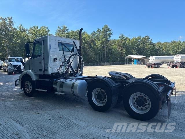 Volvo VNR64T300 Cabezas tractoras