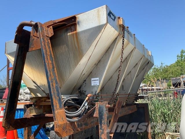 Warren Sand and salt spreaders