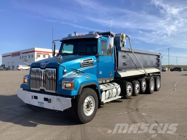 Western Star 4700SF Pašizgāzējs