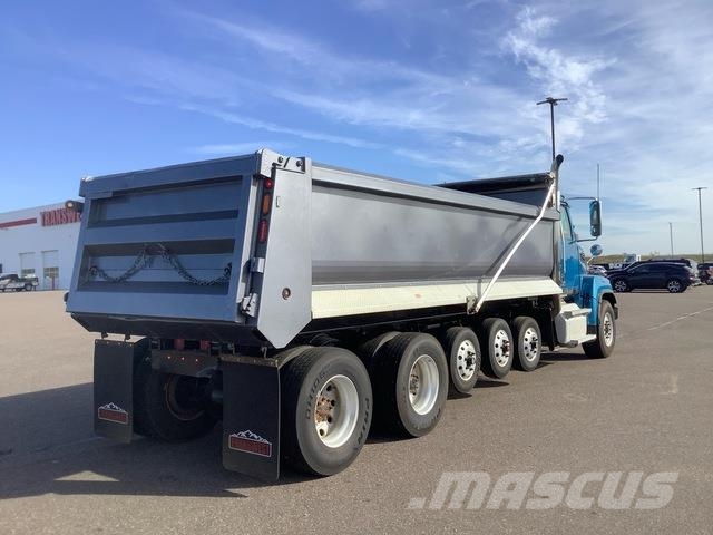 Western Star 4700SF Pašizgāzējs